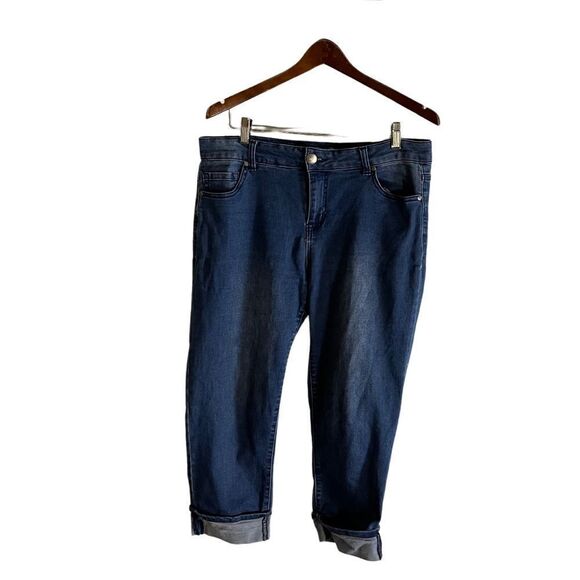 Avenue Denim Capri Jeans - Picture 1 of 3